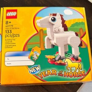 NEW LEGO Year of the Horse Set - White and Brown
